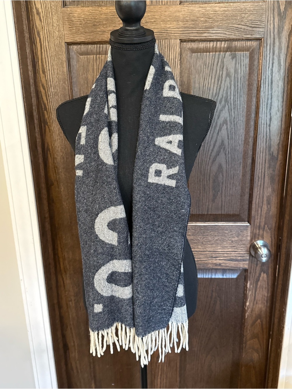 Polo Jeans Co Ralph Lauren Wool-Blend Gray Scarf with Fringe - Picture 6 of 7